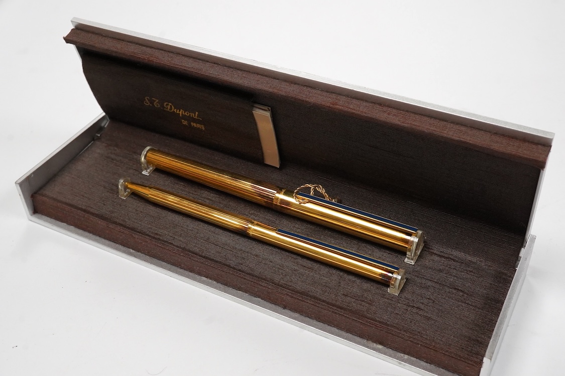 A mixed lot of mainly Parker fountain pens plus a Conway Stewart - mixed condition
